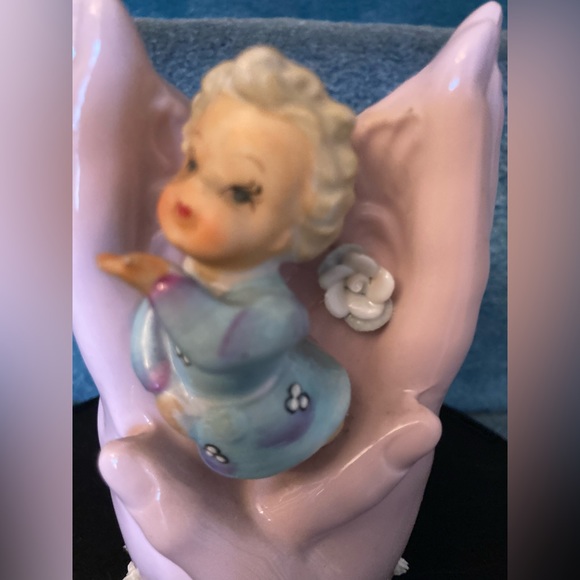 Vintage Hand Vase with child figure. Ceramic. 5 1/2” tall. Retro Kitsch! - Picture 9 of 9